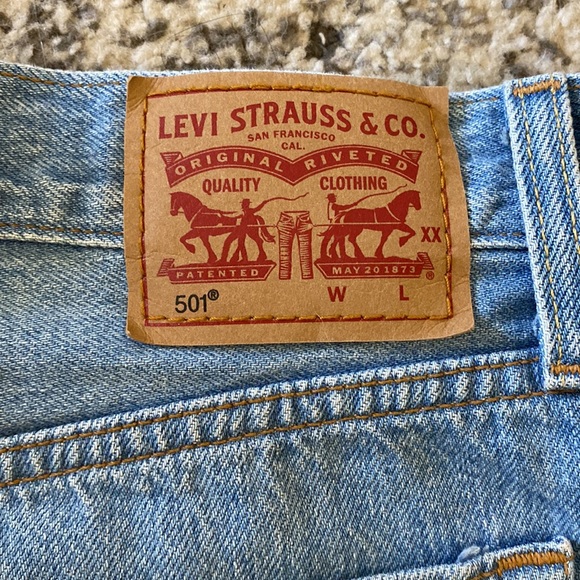 Levi’s 501 jean shorts - Picture 3 of 4